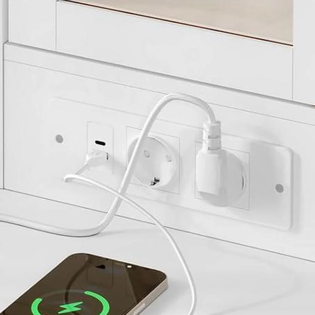 La regleta del tocador: 2 enchufes, un puerto USB-A y un puerto USB-C