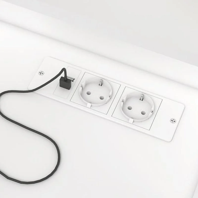 Los 2 enchufes y el puerto USB integrados en la encimera