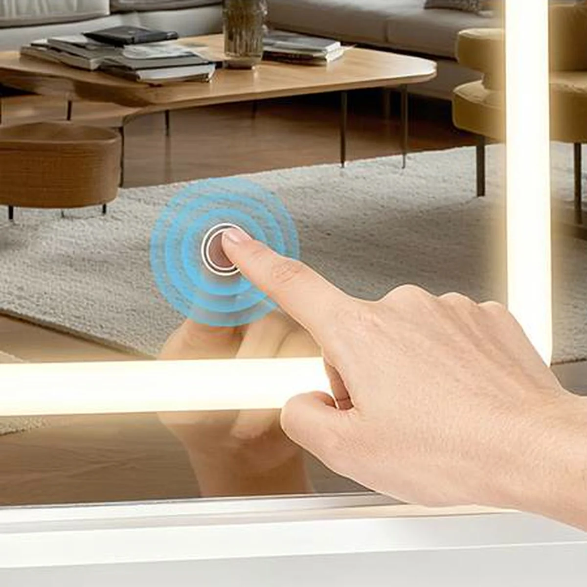 Un dedo en el botón táctil del espejo con luces LED
